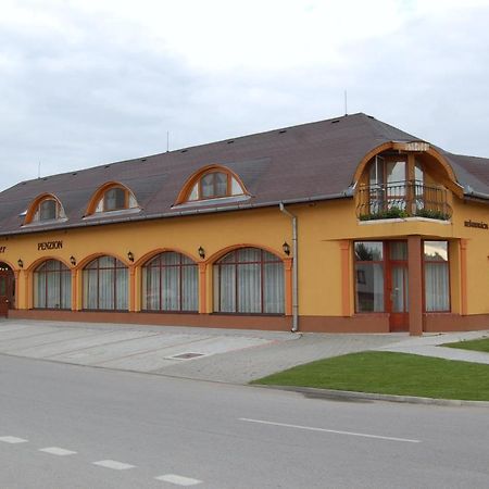 Eder Bed and Breakfast Nesvady Εξωτερικό φωτογραφία